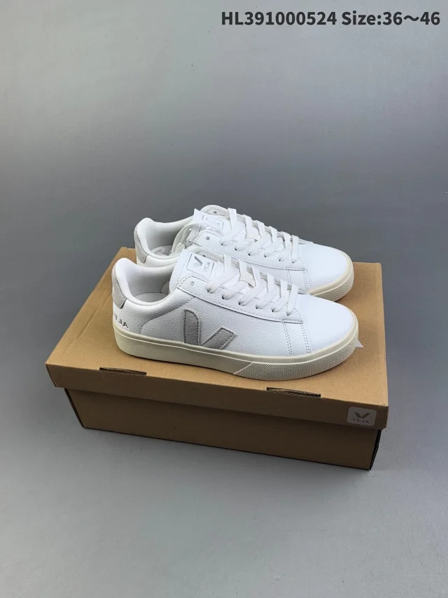 Veja Sneakers Low-top V-logo product detail image 11