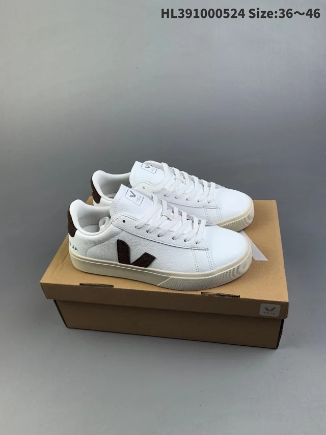 Veja Sneakers Low-top V-logo product detail image 13
