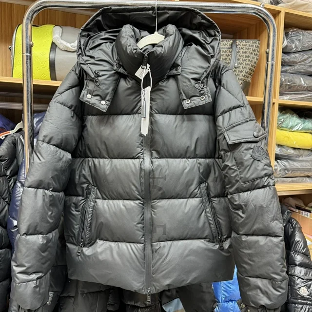 Moncler Down Jackets Hooded color-block puffer jacket product detail image 17