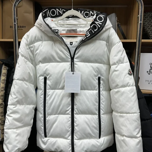 Moncler Down Jackets Hooded color-block puffer jacket product detail image 16