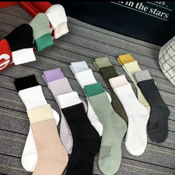 Design Ribbed Two-Tone Socks in Pink and Beige - 6