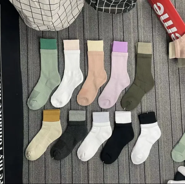 Design Ribbed Two-Tone Socks in Pink and Beige - 5