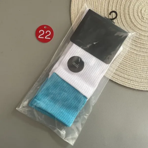 Design Ribbed Two-Tone Crew Socks in White and Turquoise - 1