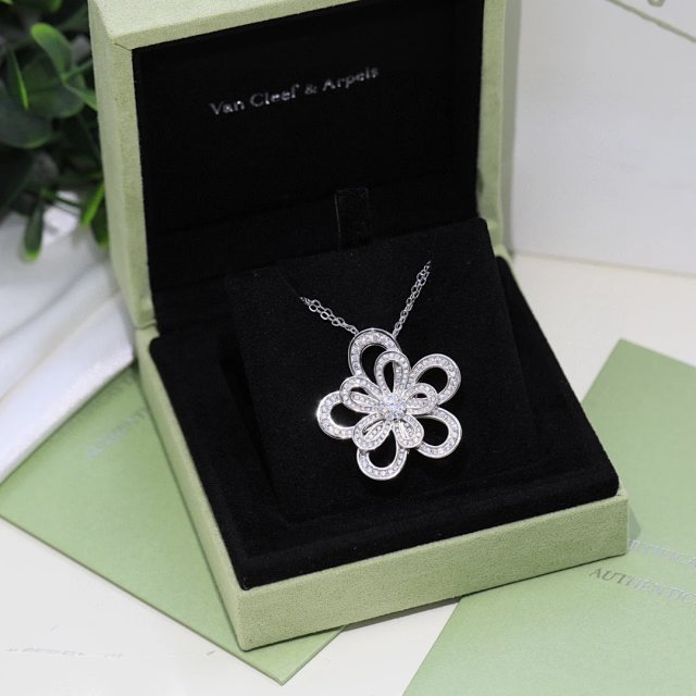 Van Cleef & Arpels Bracelet: seller detail photo 4