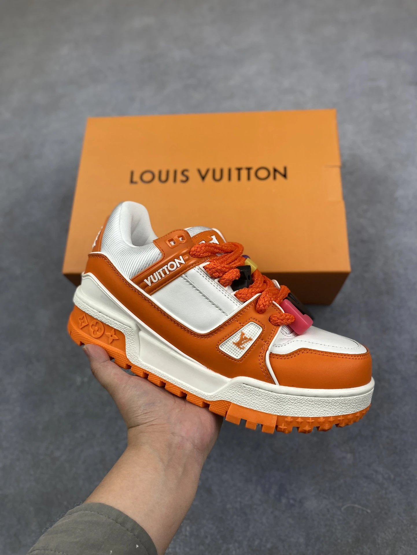 12-Louis Fattin Orange White