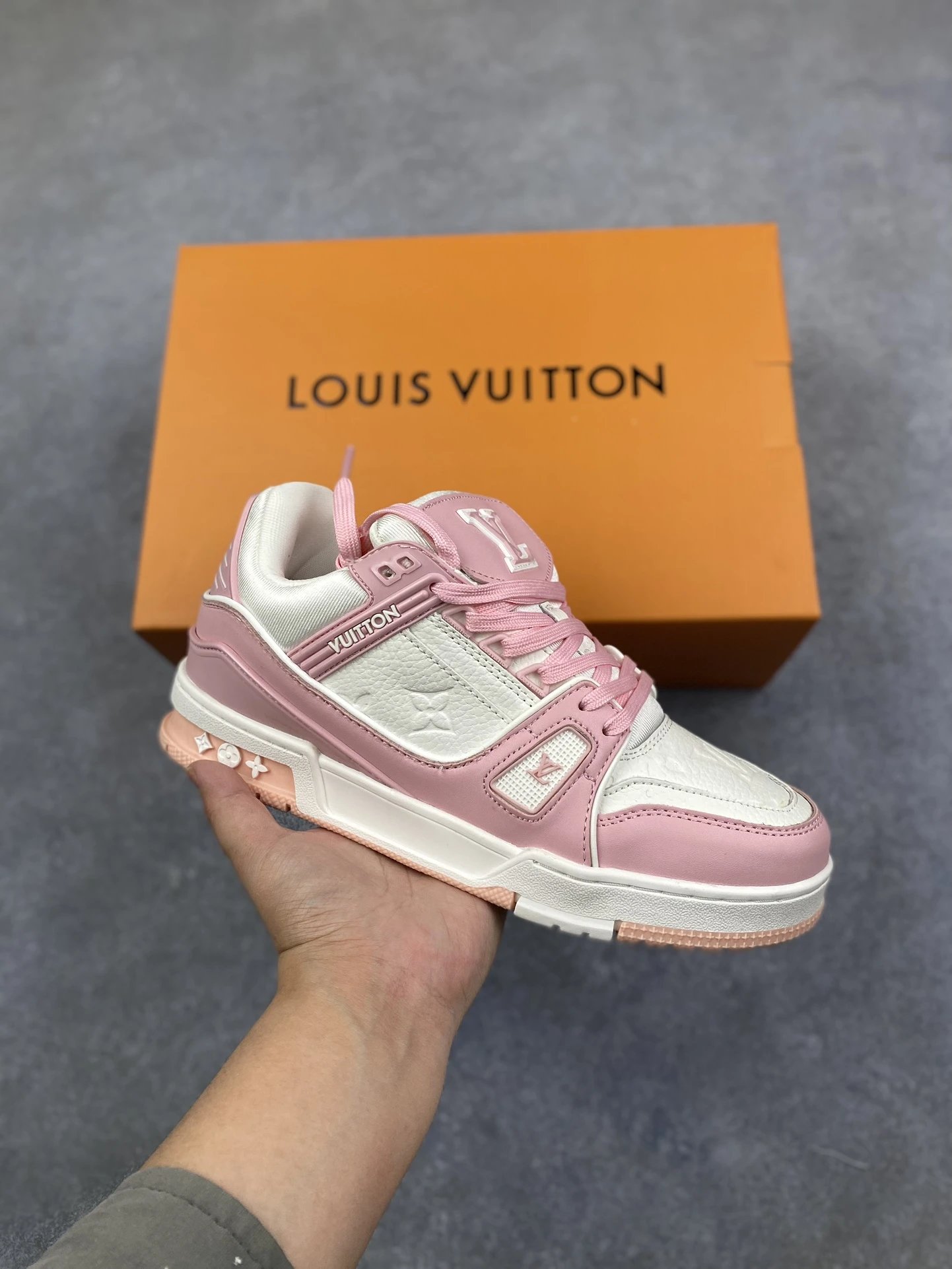 8-Louis Vuitton White Powder