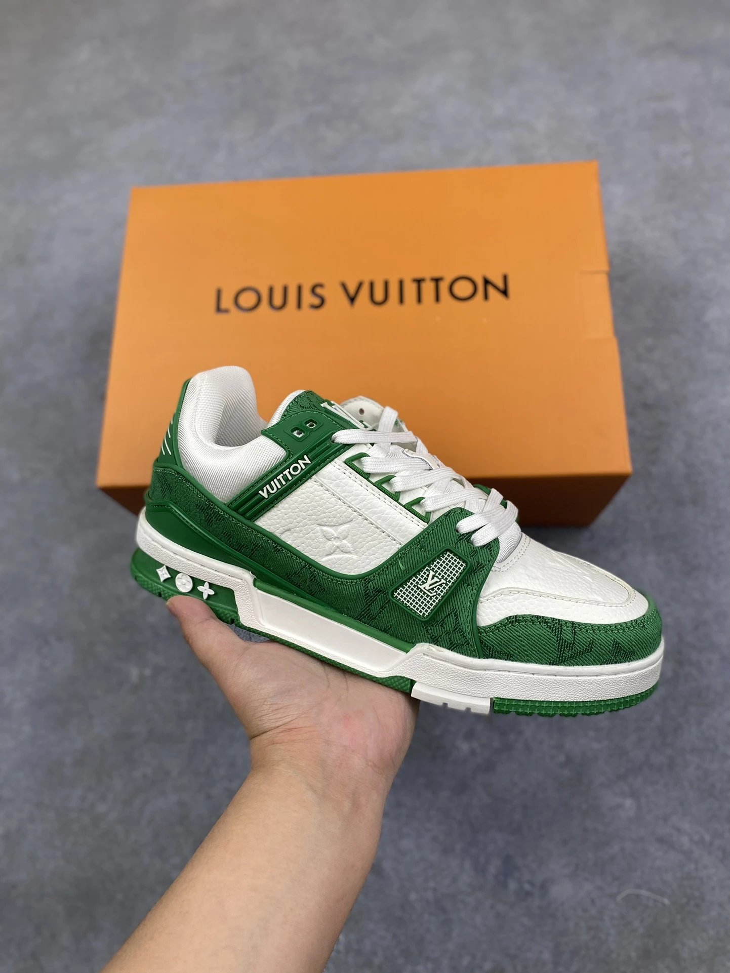 4-Louis White Green