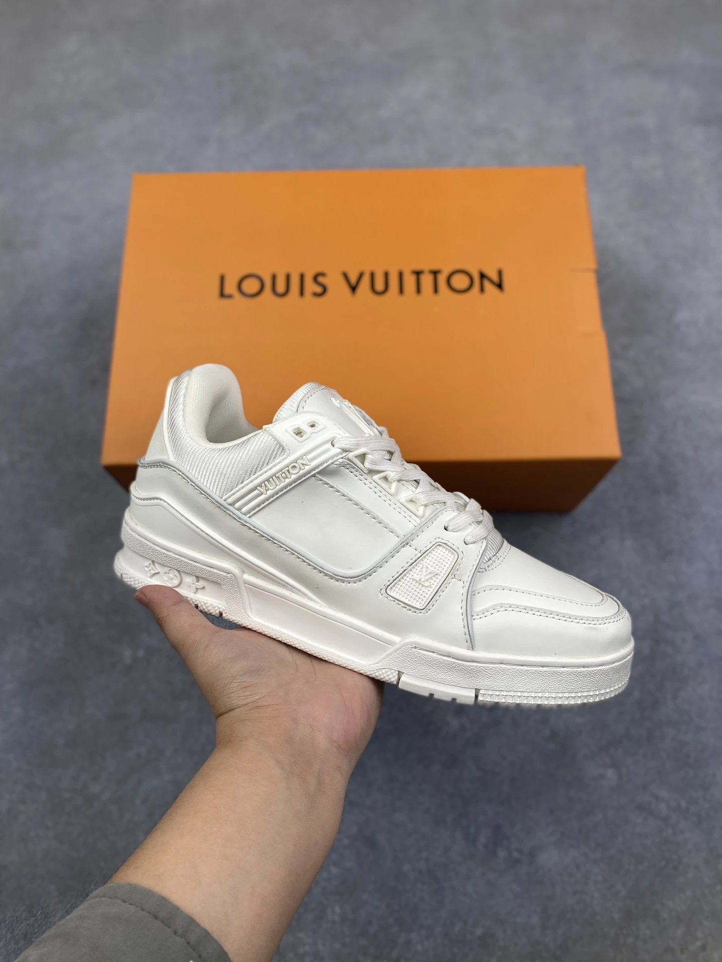 11-Louis All White