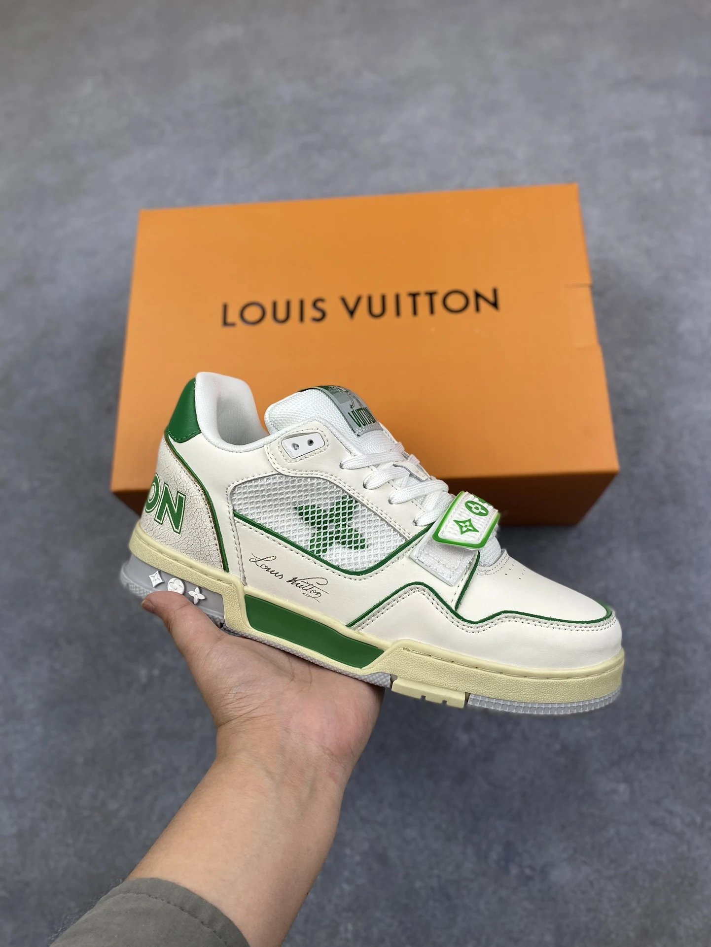 15-Louis White & Green Joint