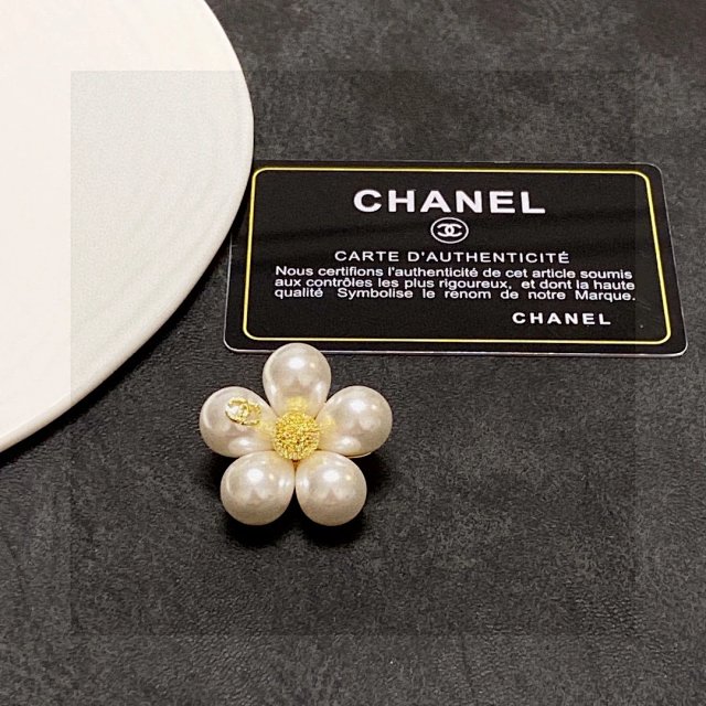 Chanel Earings: seller detail photo 4
