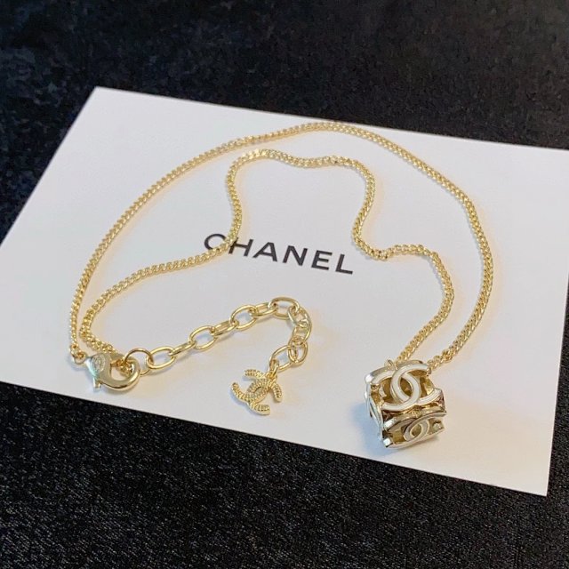 Chanel Earings: seller detail photo 10