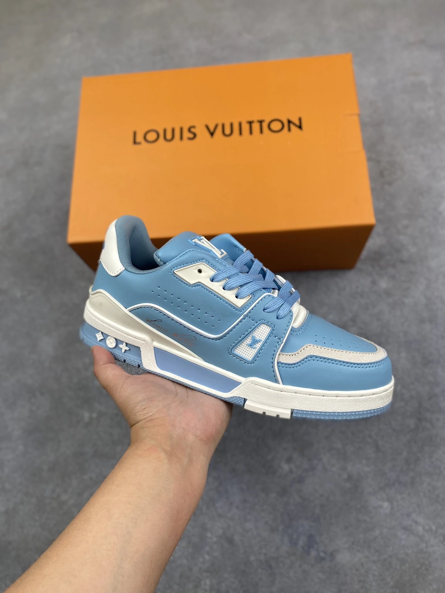 21-Louis White & Blue Co-Branded