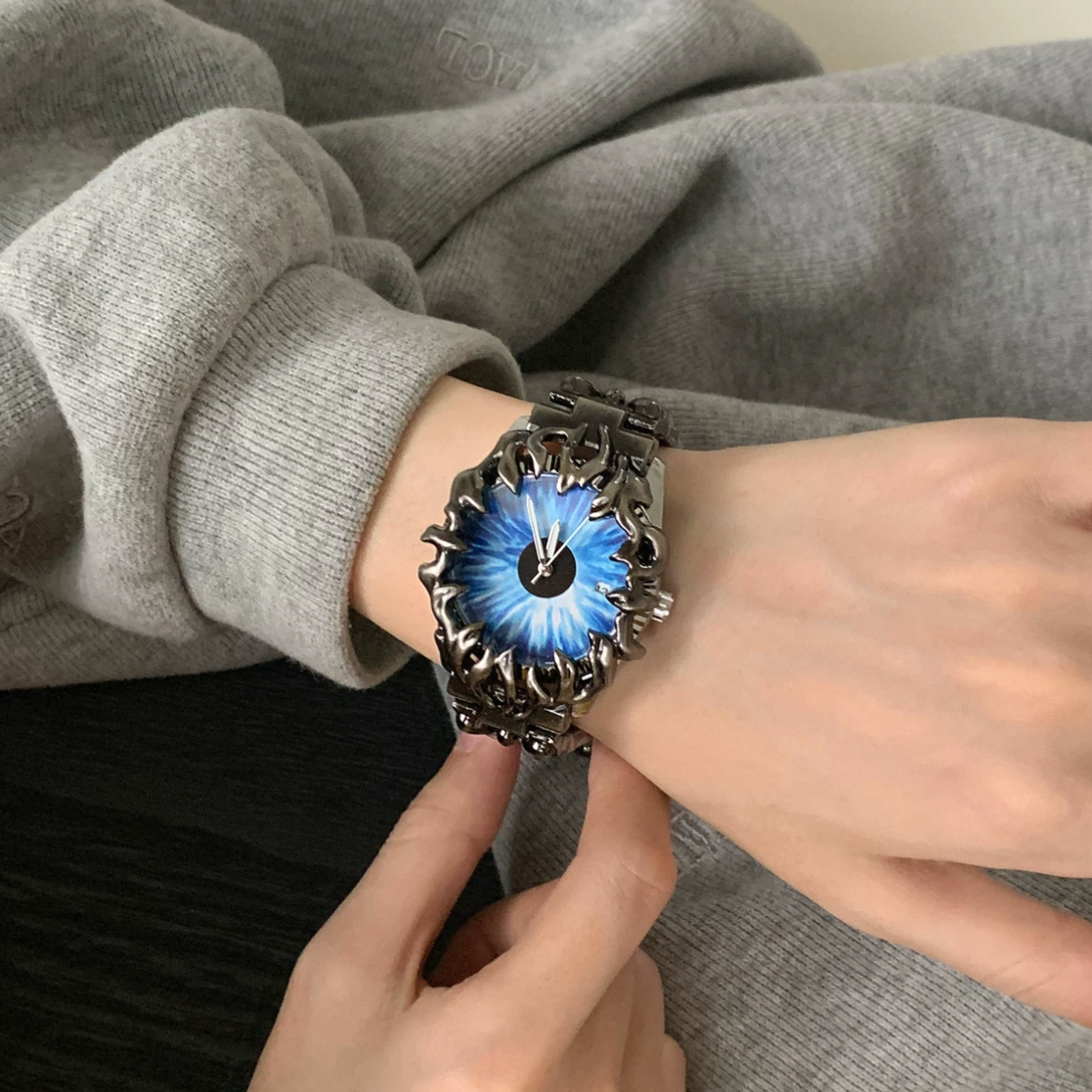 Silver black blue eyes