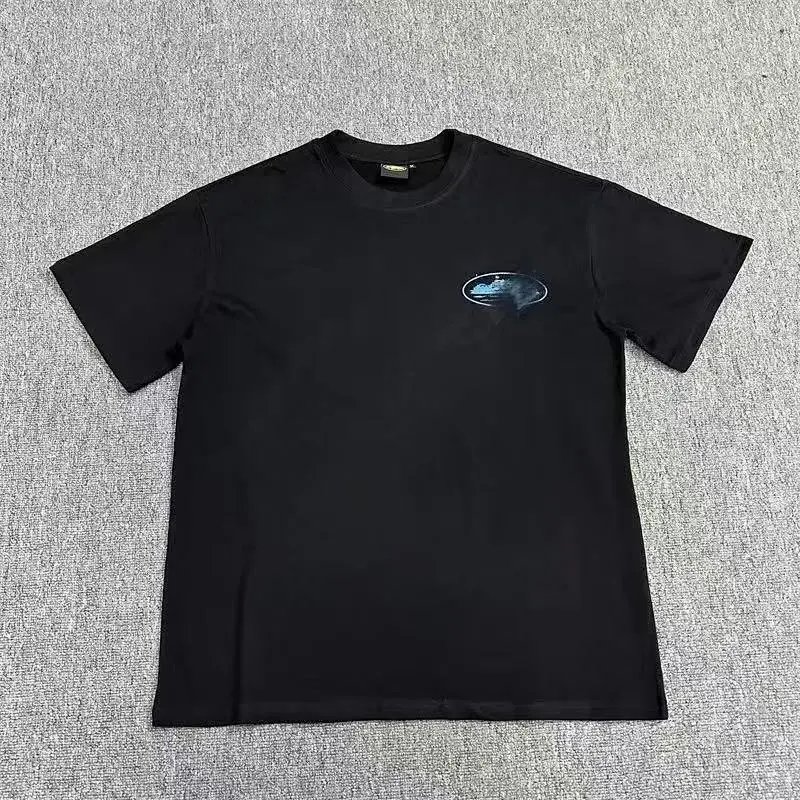 short-sleeved shirt