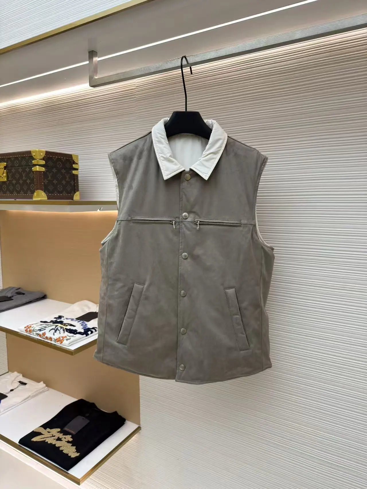 羊皮革双面穿棉服马甲 质感细腻保暖 简约设计 - 134999