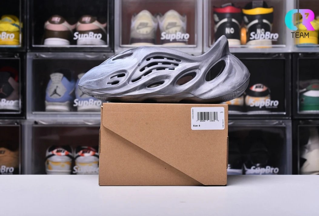 国潮 Yeezy Foam Runner Holey Beach Sandals, IE4931 MX Cranite Cement Gray, One Size Smaller.36.5-48