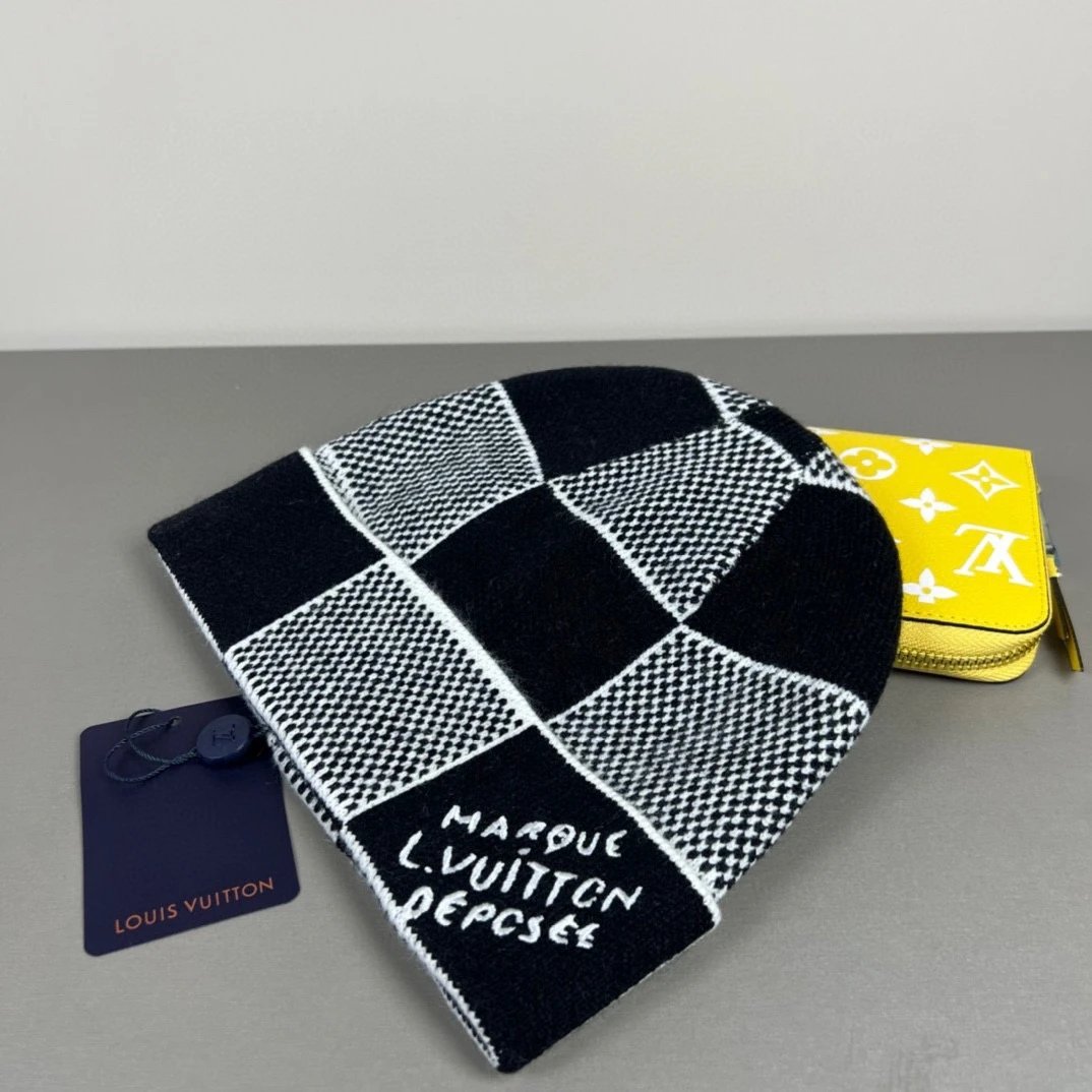 Hat 18 (black and white checkered)