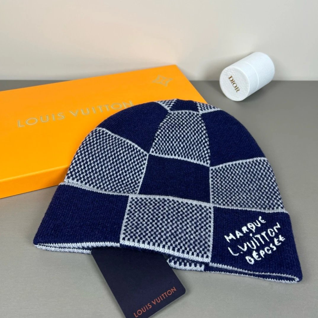 Hat 19 (navy blue checkered)