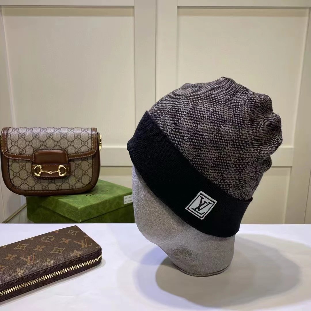 Single hat 5 (L woven label)