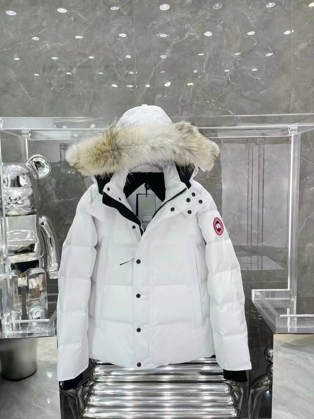 Pure white customized big wolf fur, perfect and flawless, no need to wait
