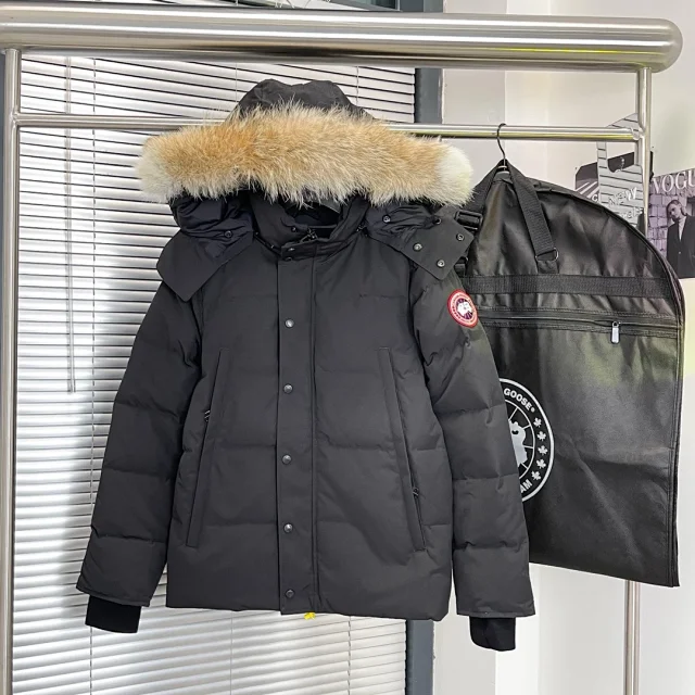 Canada Goose Down Jackets Fur-Trim Hooded Jacket product detail image 7