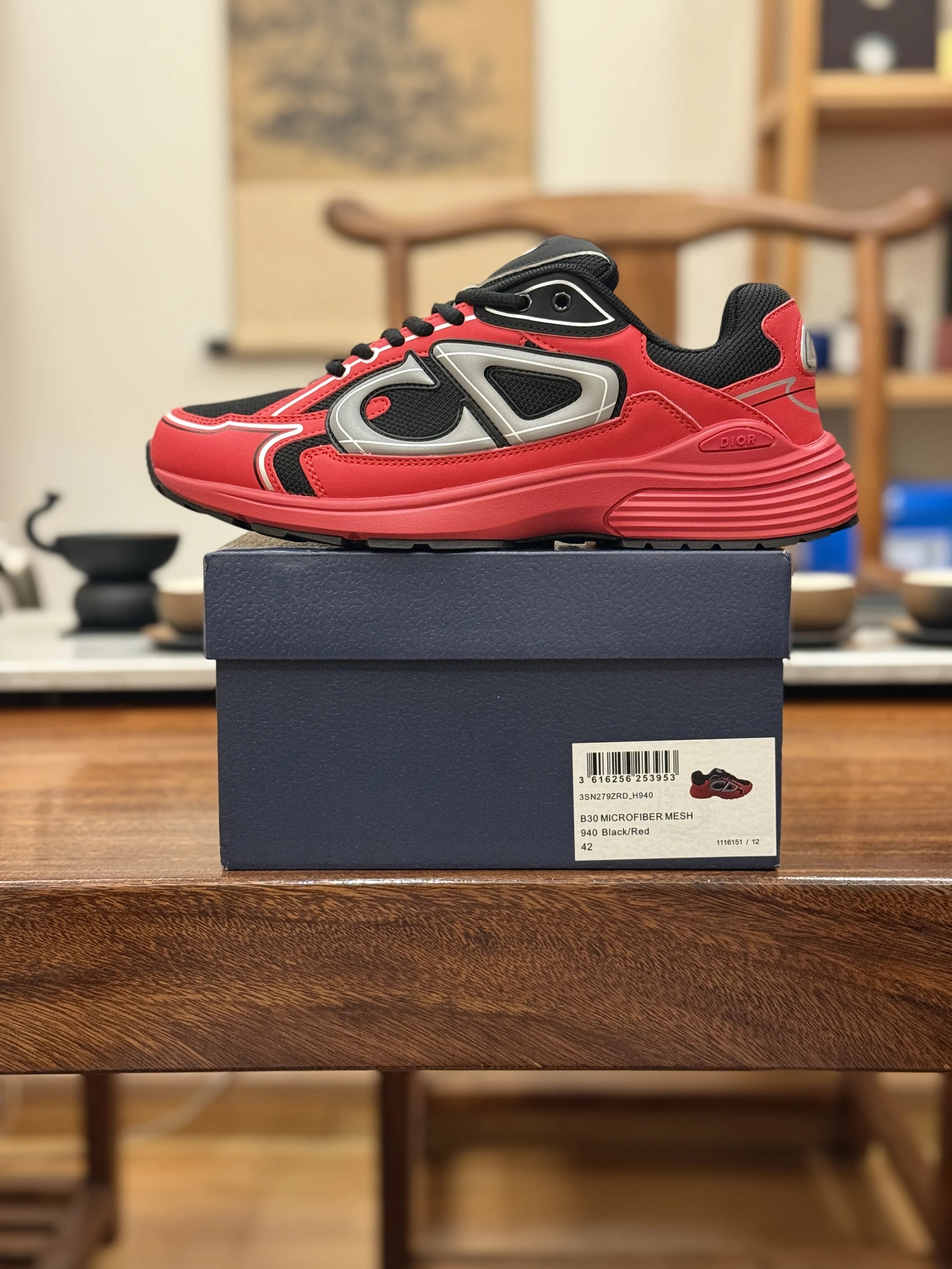 H940/Black Red