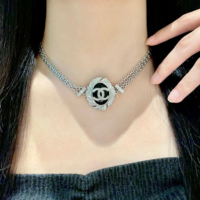 CHANEL Necklace: seller detail photo 3