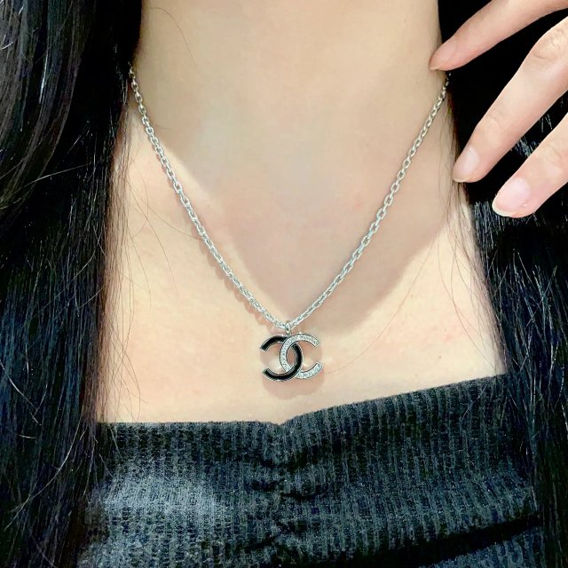 CHANEL Necklace: seller detail photo 11