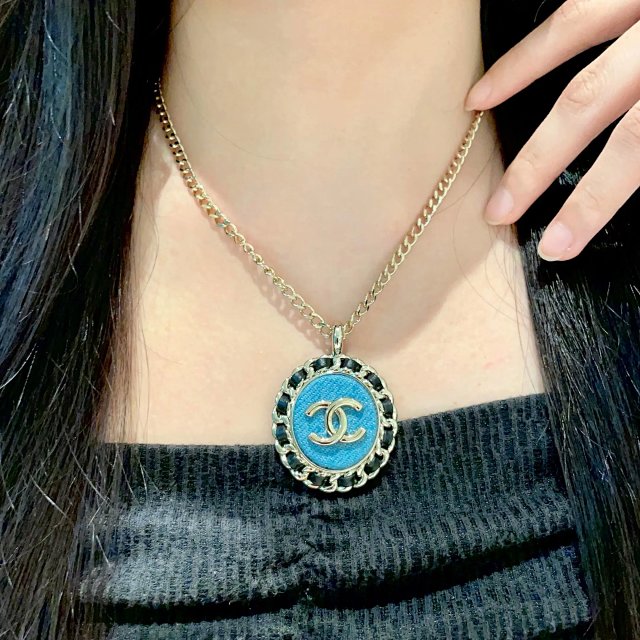 CHANEL Necklace: seller detail photo 5