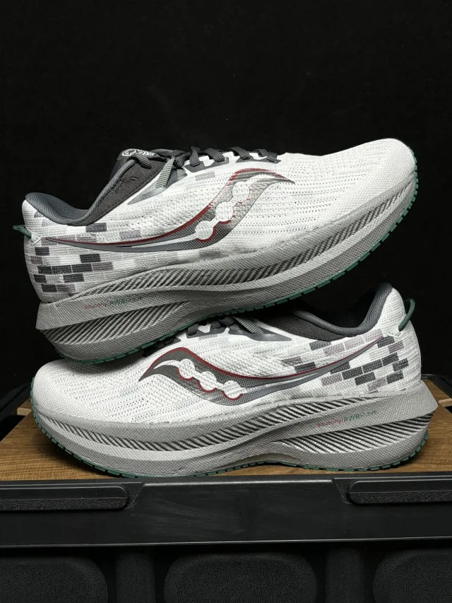 Saucony Sneakers Triumph 21 running shoes product detail image 3