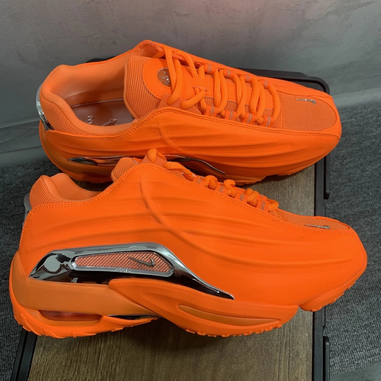 DZ7293-800 Orange