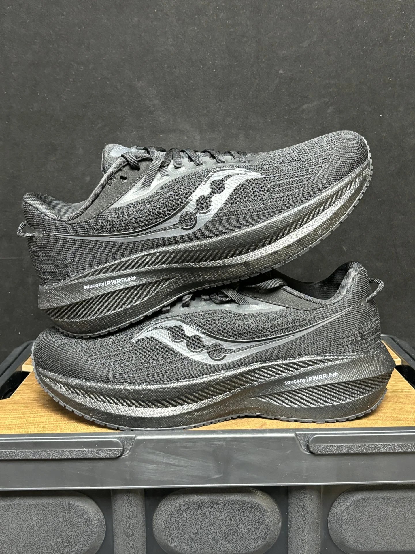Saucony Sneakers Triumph 21 running shoes image 7