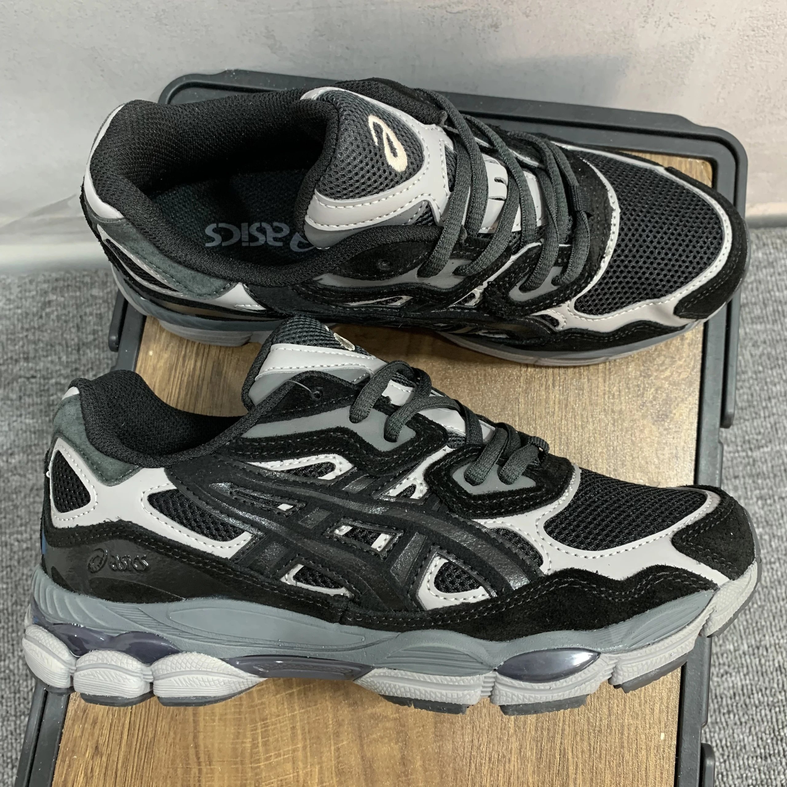 MX BATCH  Asics GELNYC 7