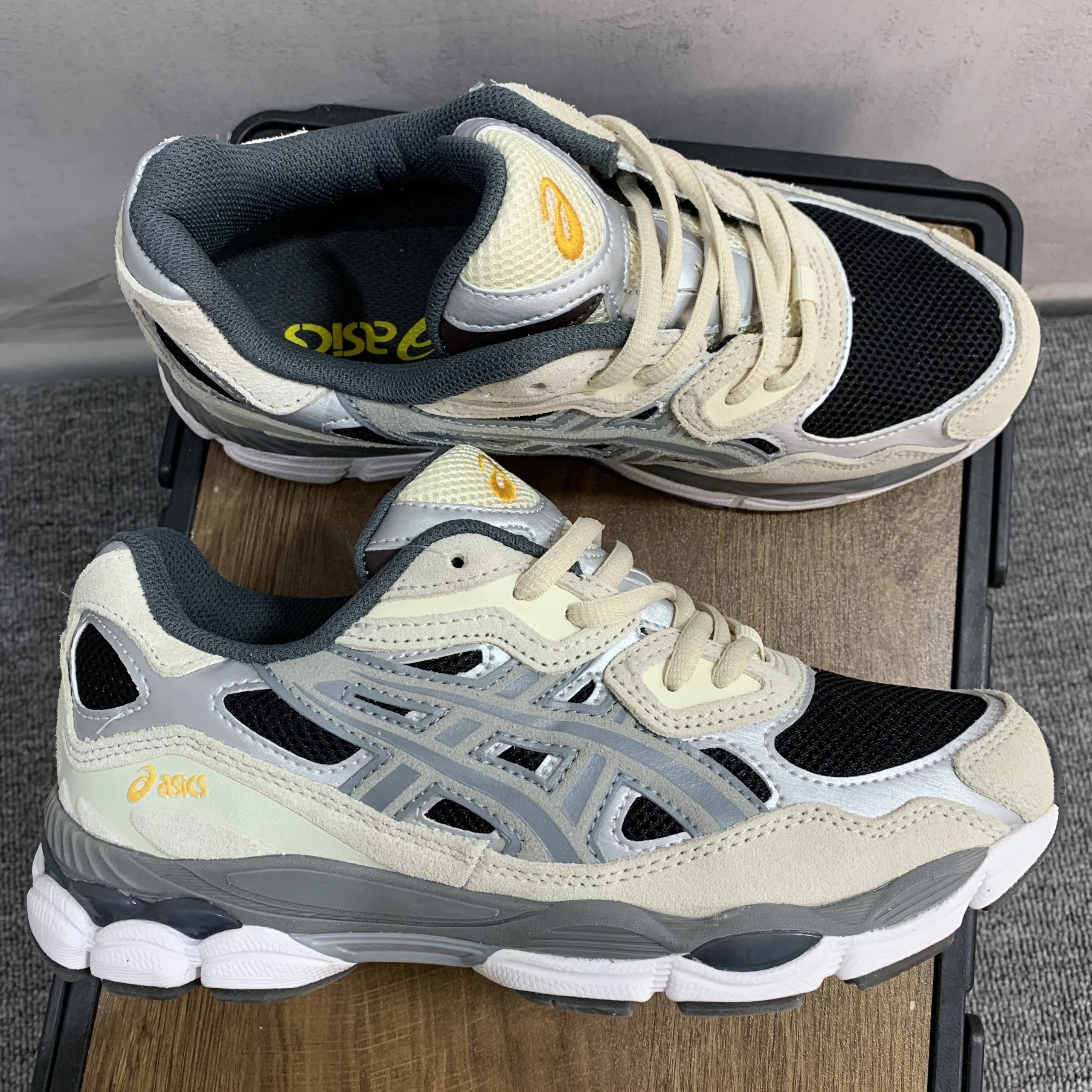 White Black 2