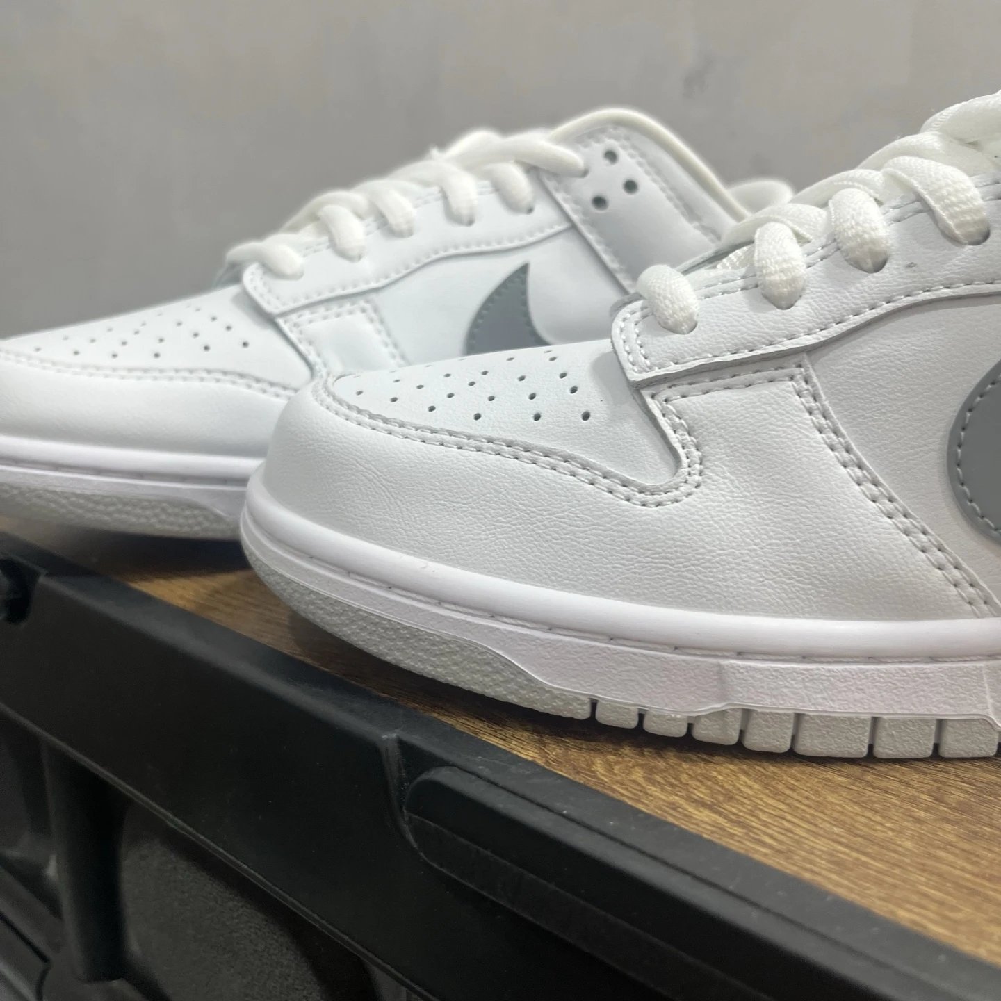 Nike Sneakers SB Dunk Low Supreme HQ8487-100 image 3