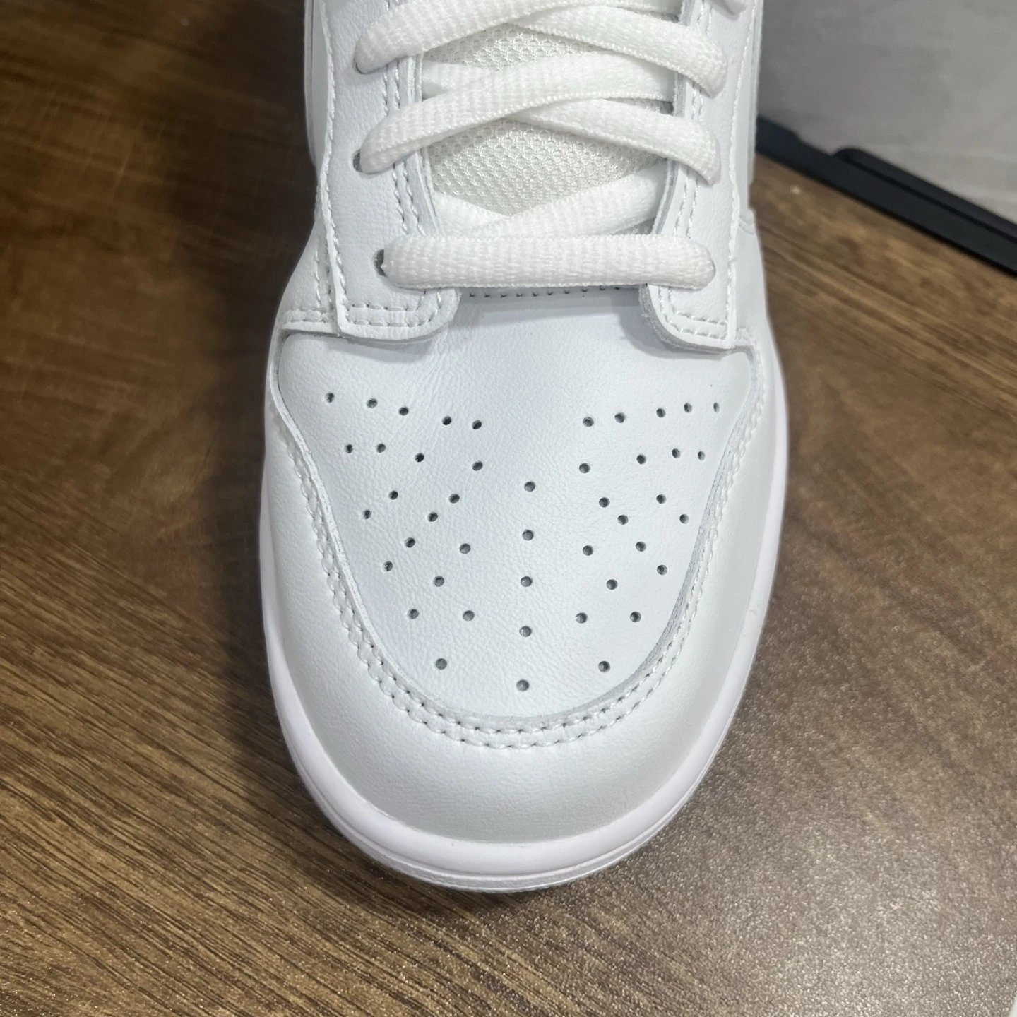 Nike Sneakers SB Dunk Low Supreme HQ8487-100 image 7