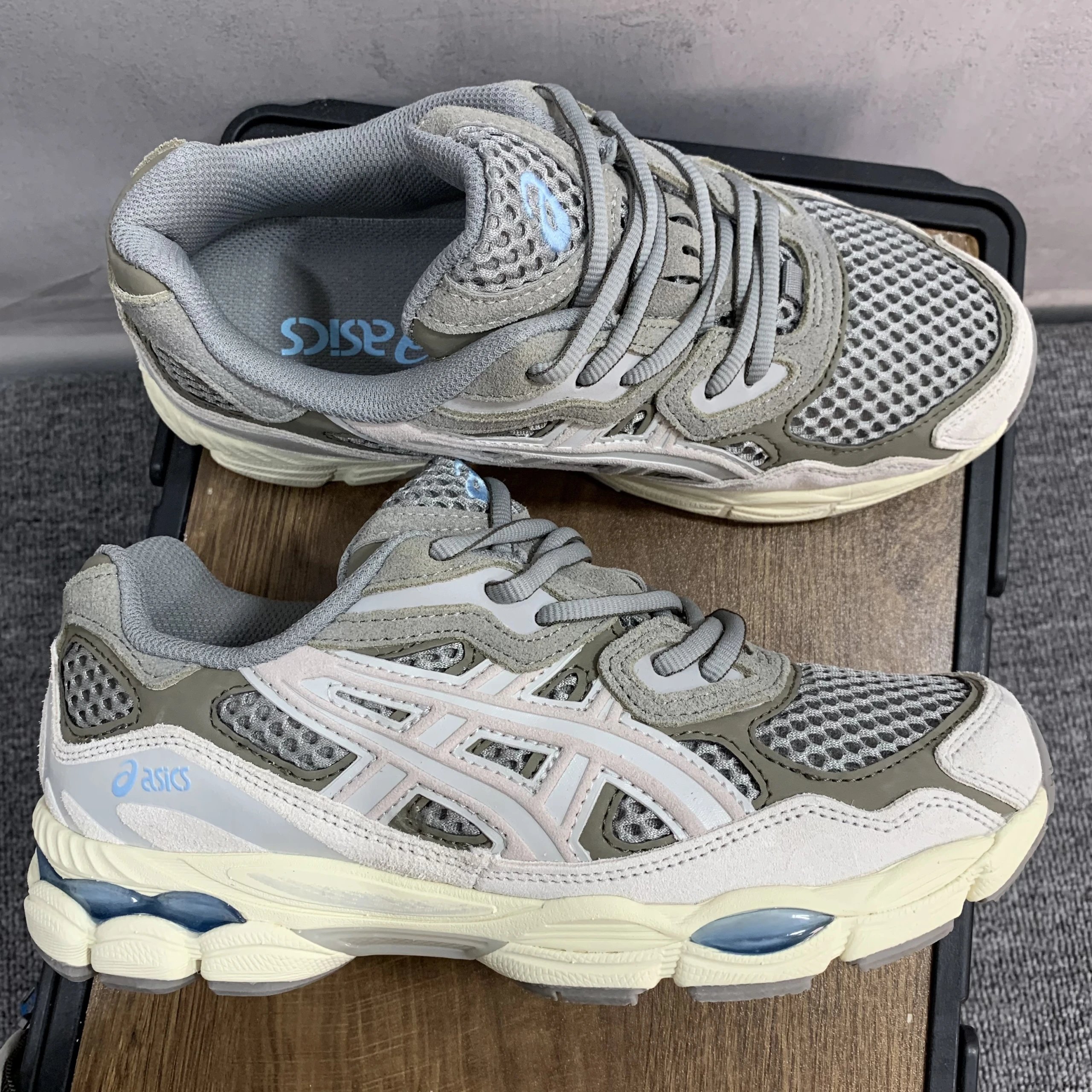 Grey White 3
