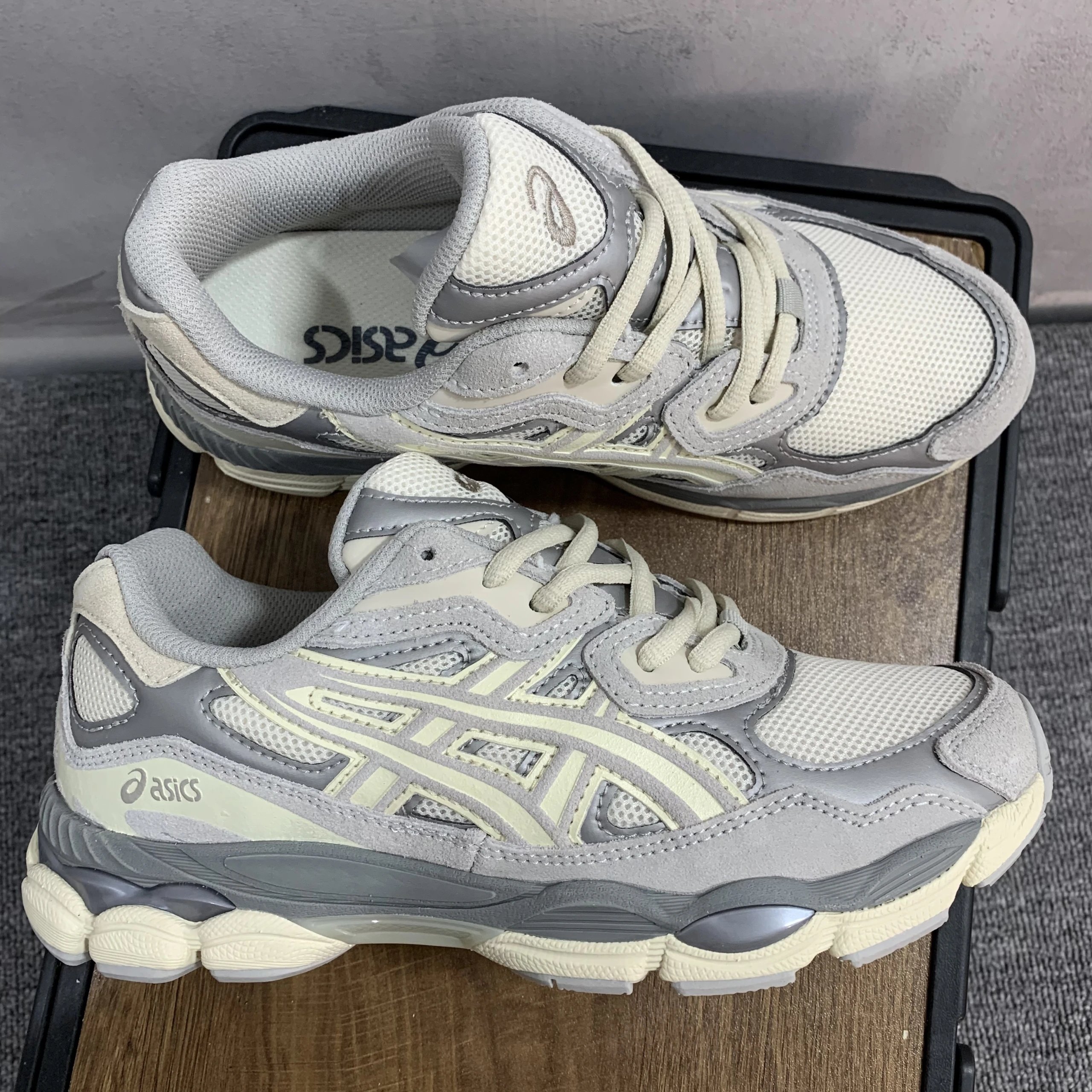 White Grey 3