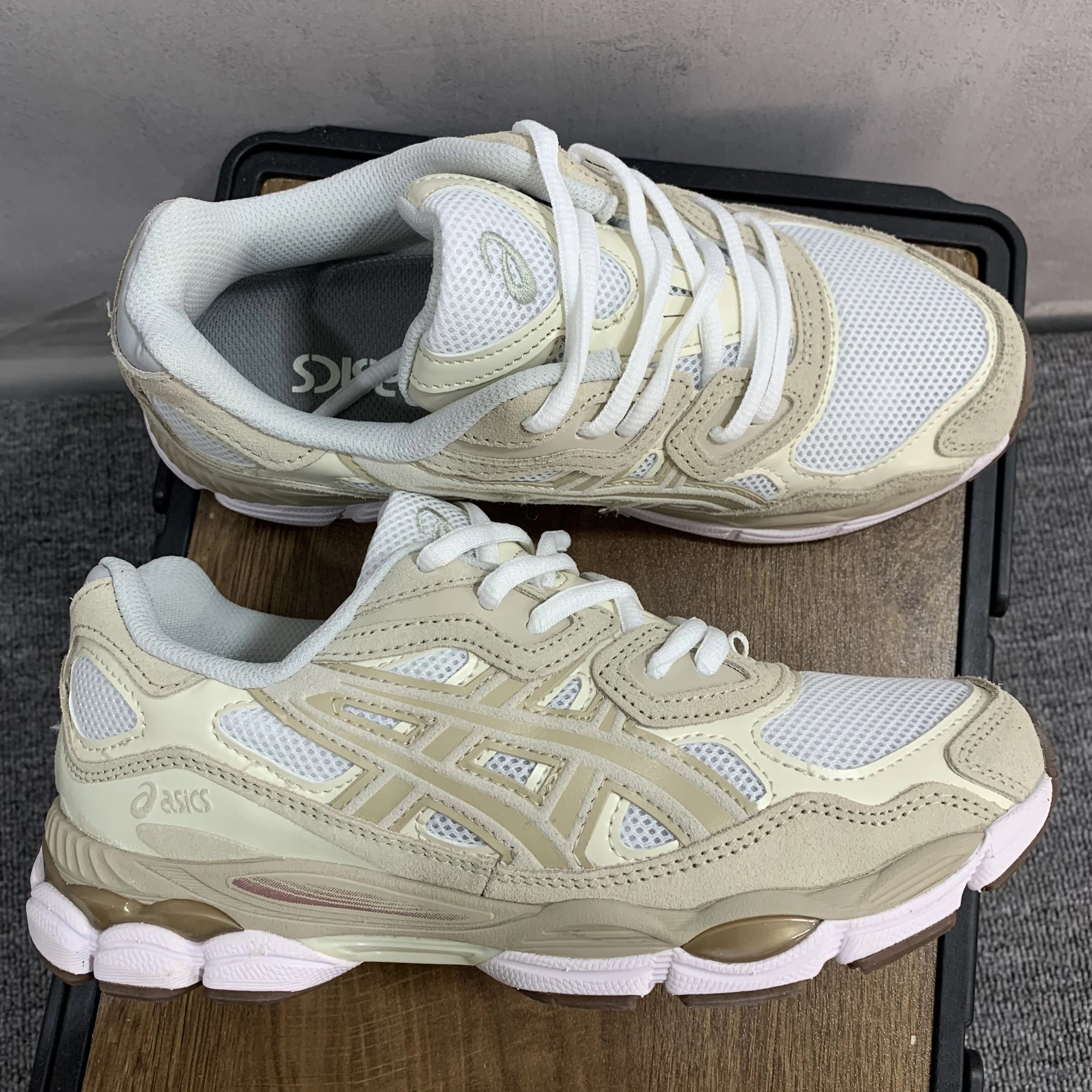 MX BATCH  Asics GELNYC 5