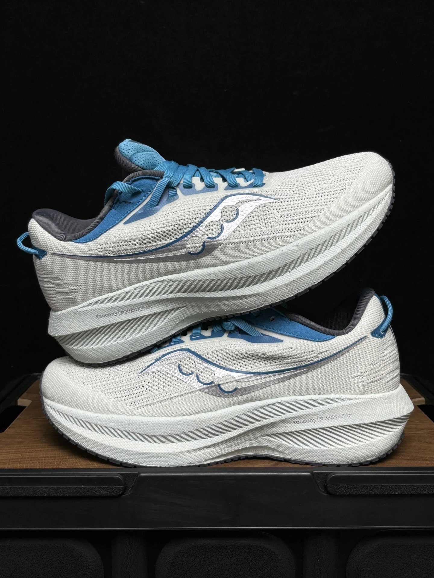 Saucony Sneakers Triumph 21 running shoes image 5