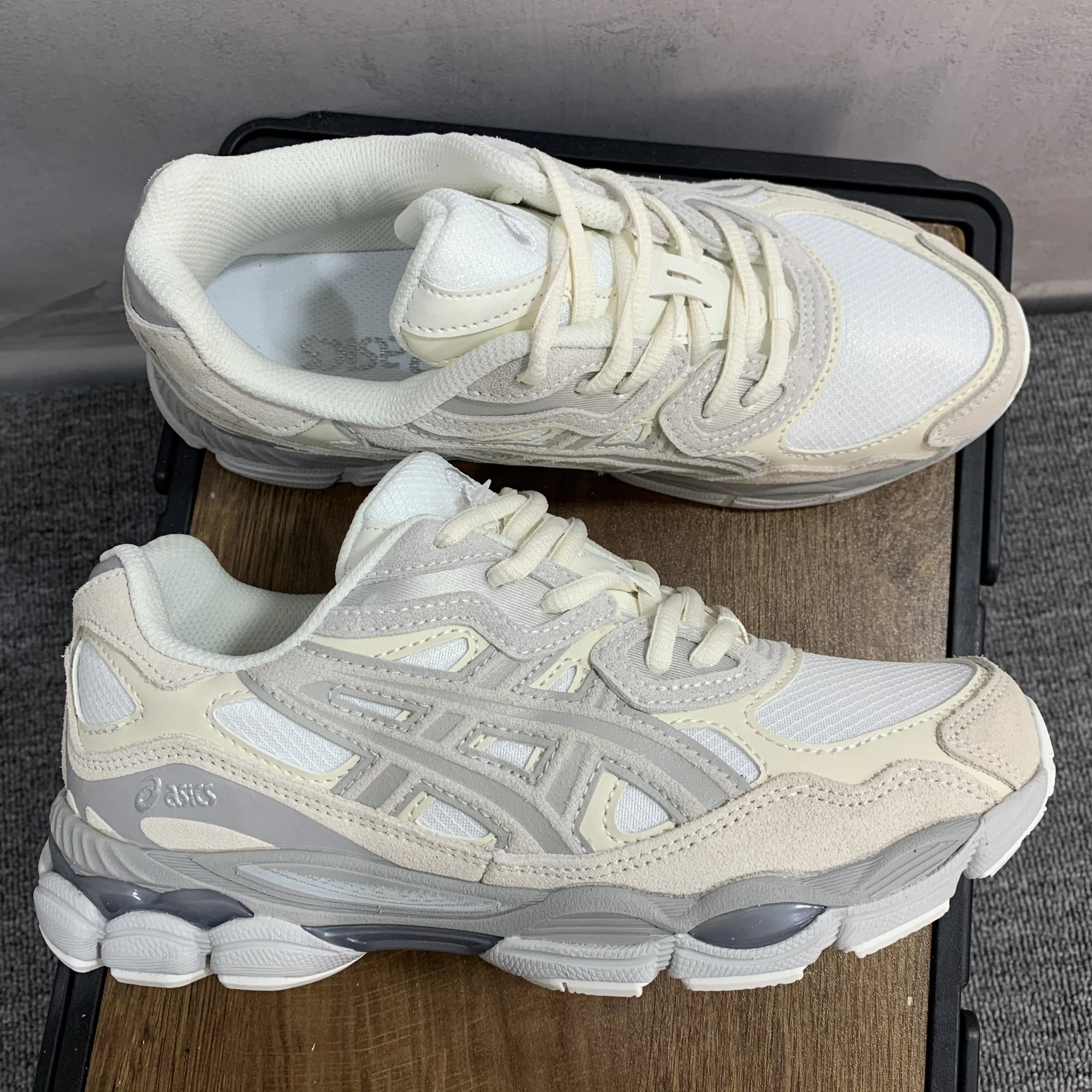 White Grey 4