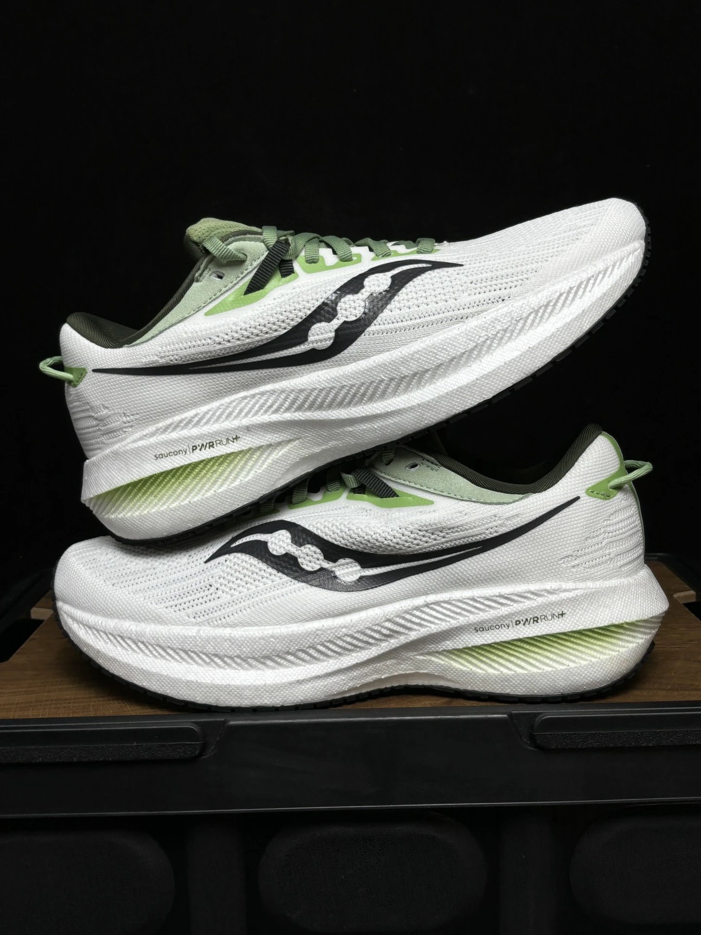 Saucony Sneakers Triumph 21 running shoes image 1