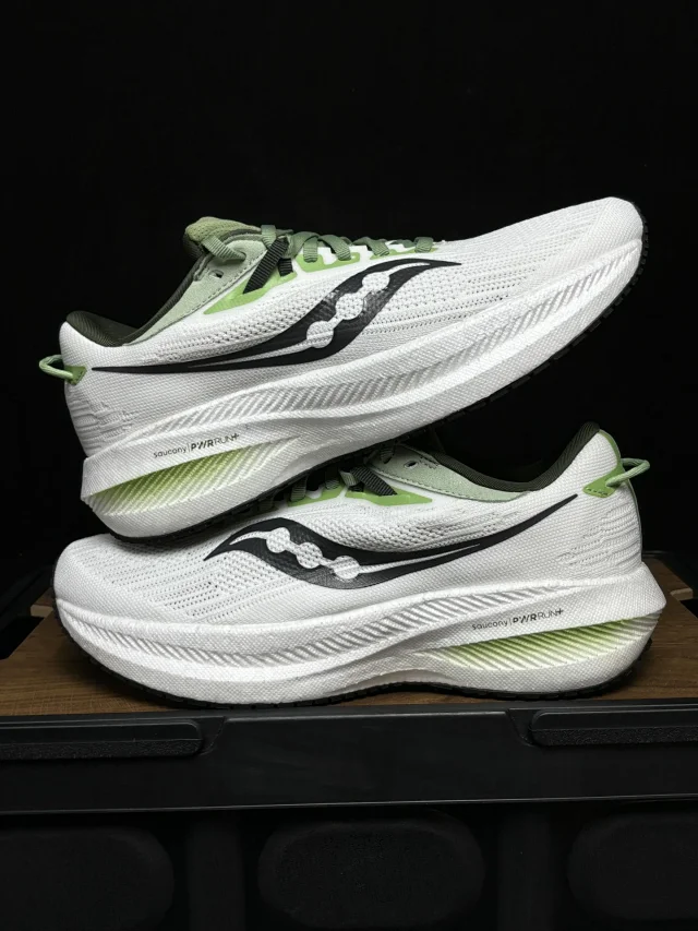 Saucony Sneakers Triumph 21 running shoes product detail image 1