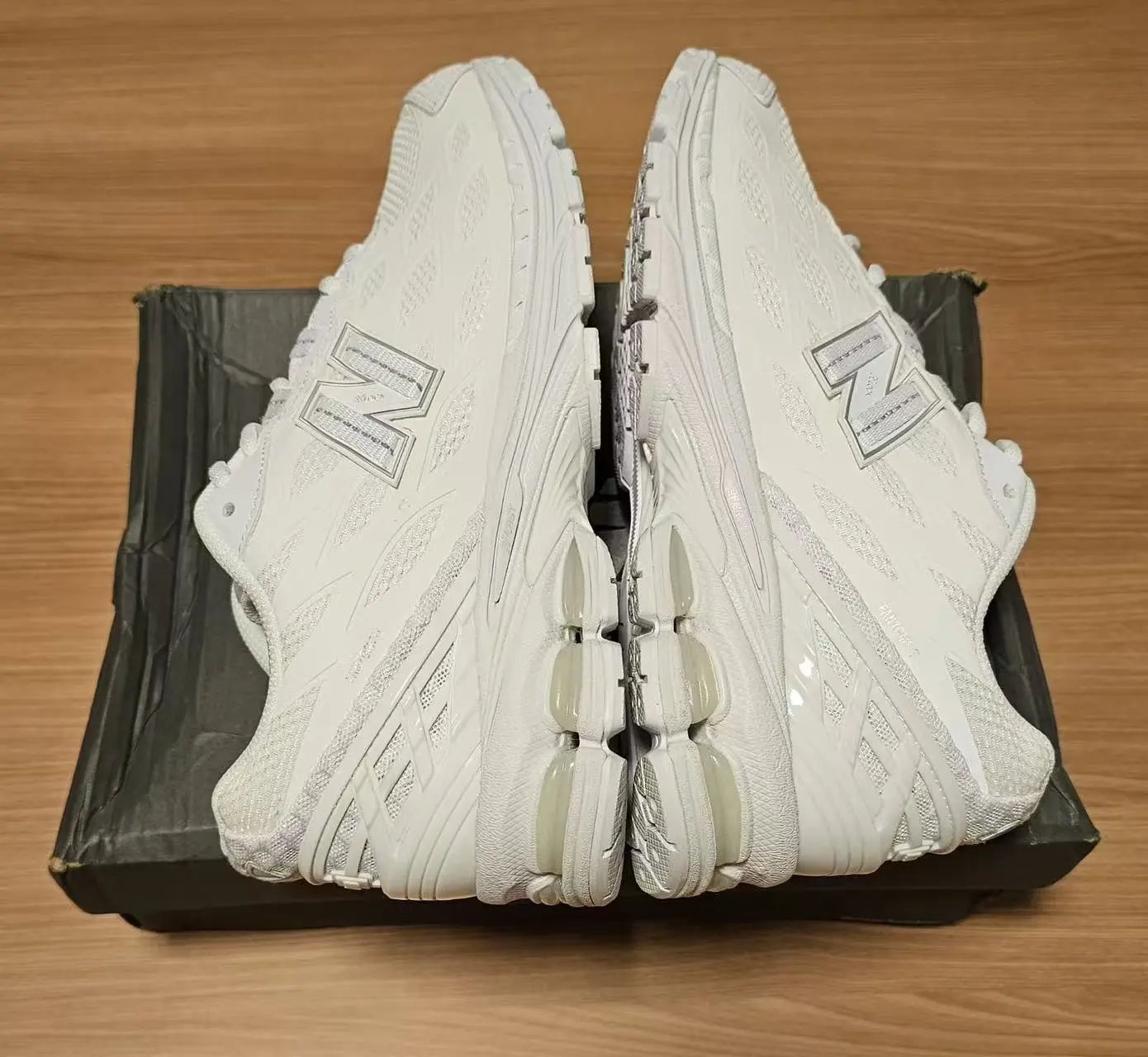New Balance Sneakers 1906R — U1906WFC