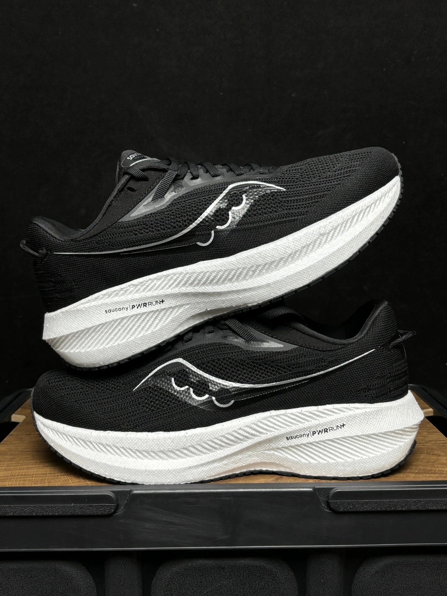 Saucony Sneakers Triumph 21 running shoes image 4