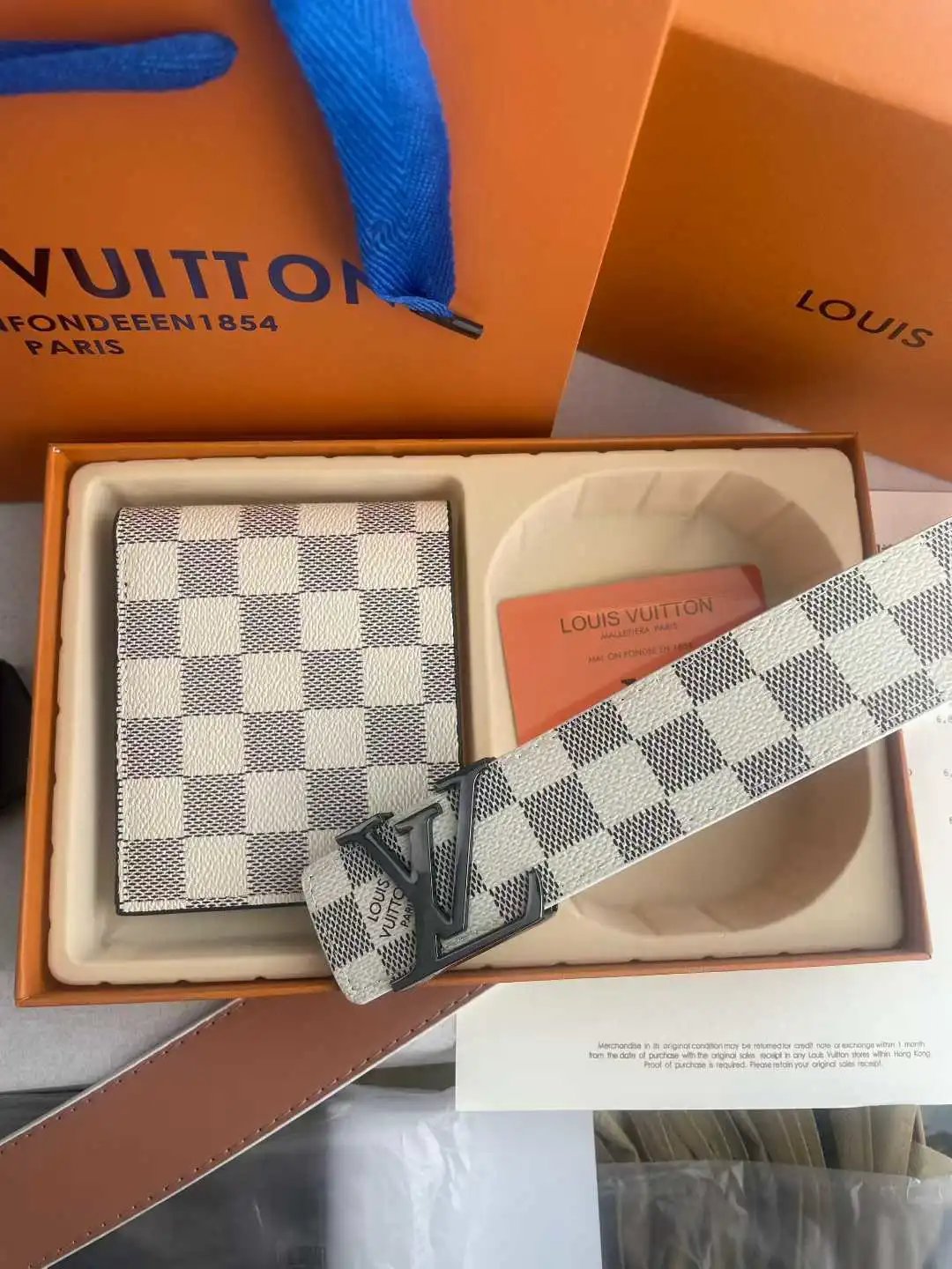 White Check Gunmetal Buckle Wallet Gift Box Set