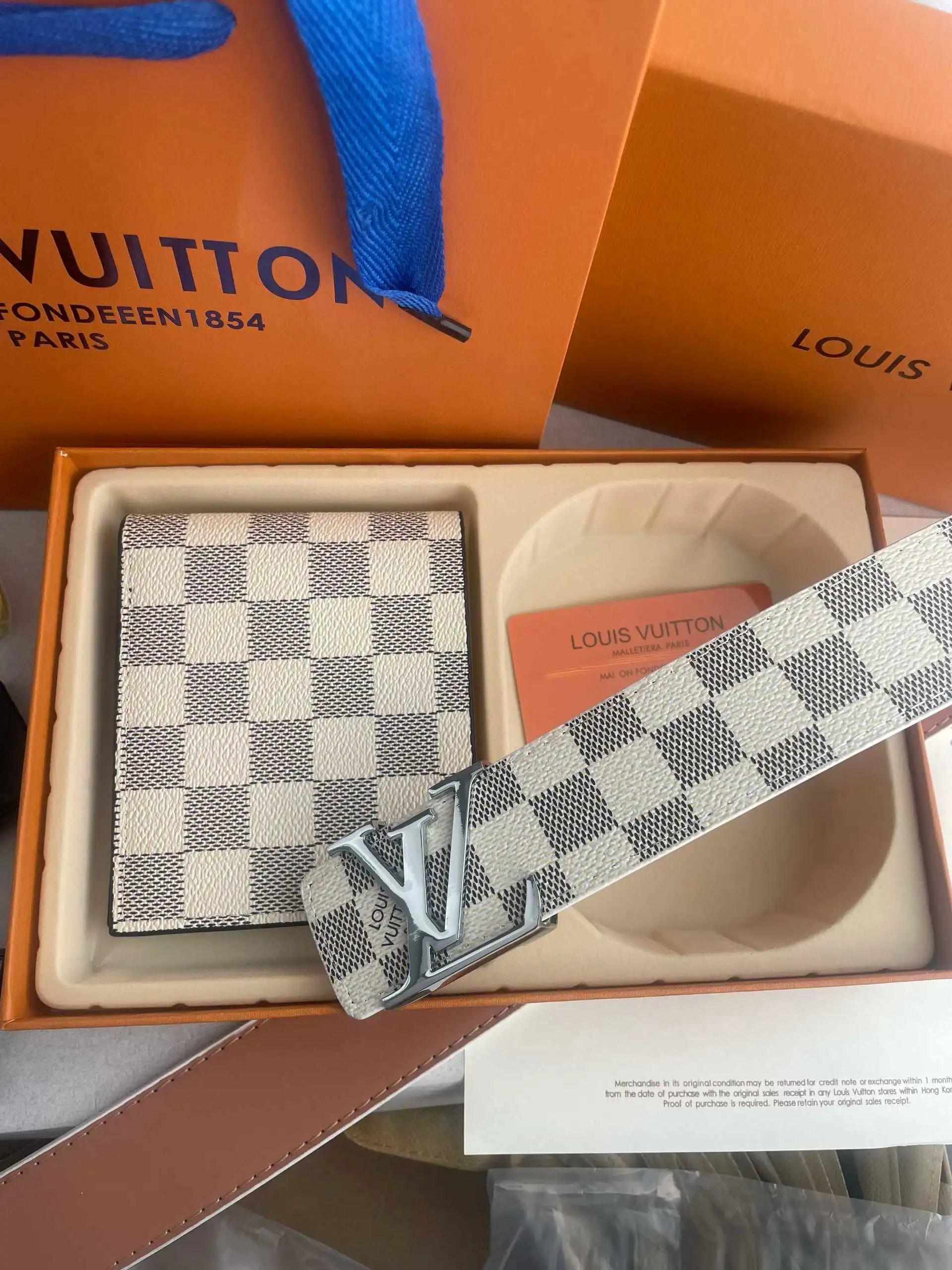 White Check Silver Buckle Wallet Gift Box Set
