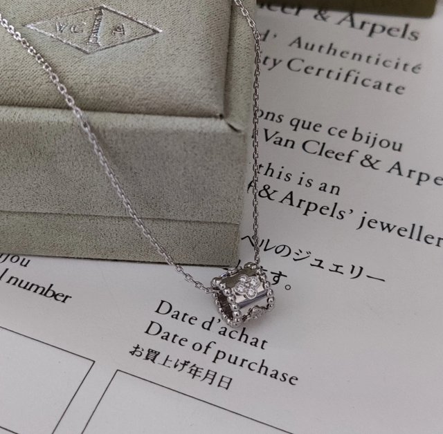 Van Cleef & Arpels Necklace: seller detail photo 3