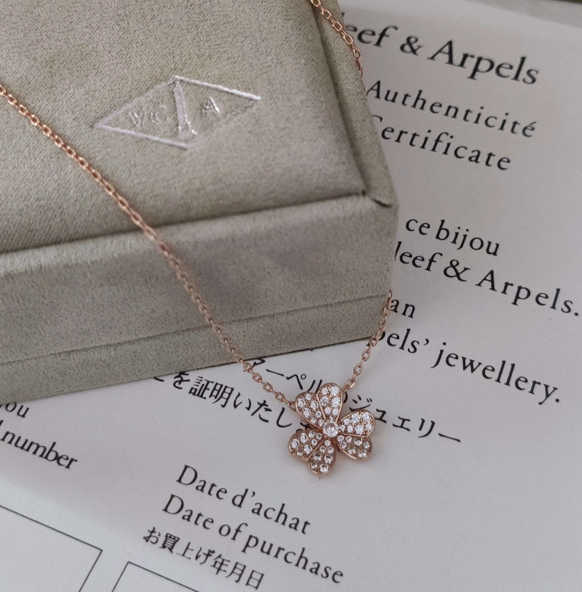 Multiple Luxury necklaces foto 2
