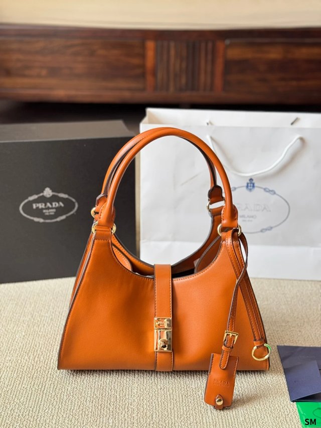PRADA Handbag: seller detail photo 11